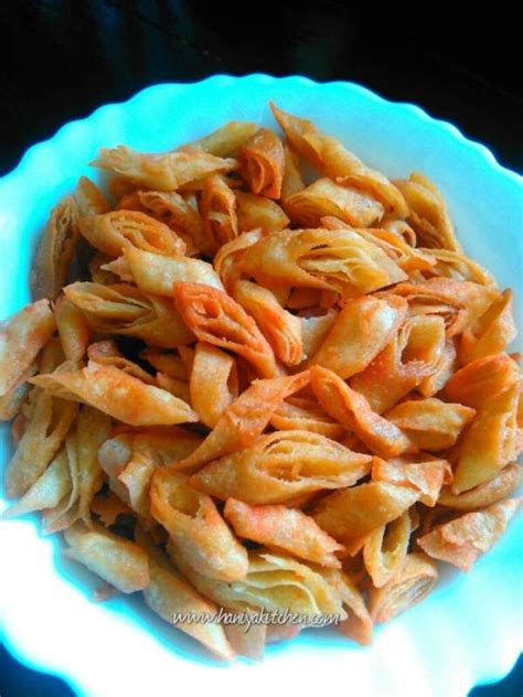 Cara ini akan membuat ketebalan kulit lumpia rata dan kematangannya bisa sempurna. Resep Cara Membuat Keripik Kulit Lumpia Renyah | Resep ...