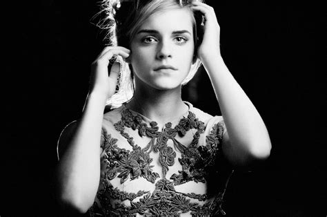 2560x1700 Emma Watson Monochrome 4k Chromebook Pixel Hd 4k Wallpapers