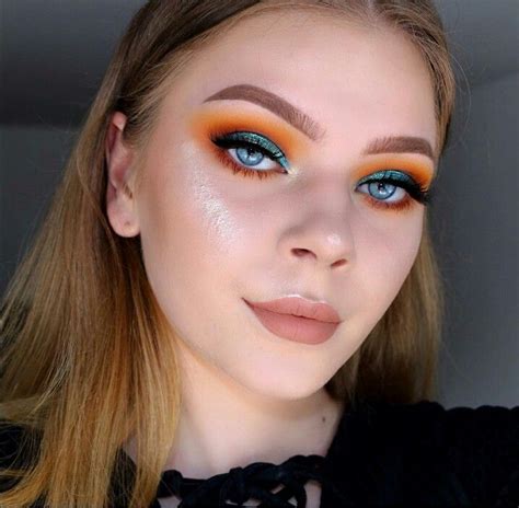 This trendy eye makeup look is ideal for those looking for a subtler pop of color, as the look builds on top of your standard black eyeliner instead of replacing it completely. Pin: @SabrinaAshlyn14 ☼ | Orange makeup, Orange eye makeup ...