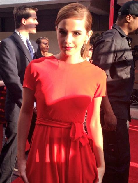 Emma Watson Walks Golden Globes Red Carpet In Red Itv News