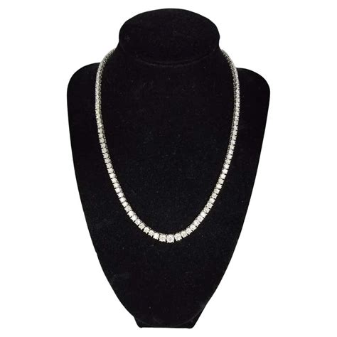 18 Karat White Gold Graduated Riviera Necklace With 2746 Carat Of