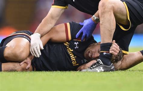 Leigh Halfpenny Rugby World Cup Injury Full Back Given Oxygen As Wales