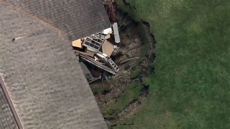 Sinkhole Swallows Part Of Florida Home Abc7 Chicago