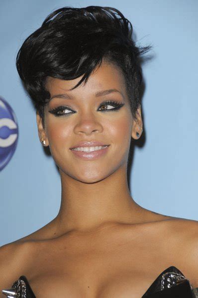 Every woman wants to be beautiful. Great African-American short hairstyles from celebs 2010 ...