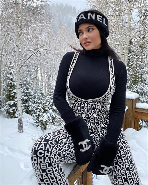 The official account of kylie jenner. Going Skiing? Kylie Jenner Makes the Case for High-Fashion ...
