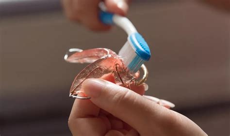 how to clean plastic retainers for teeth reverasite