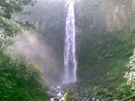 Sebab air terjun grenjengan dowo termasuk destinasi wisata yang masih asri dan jarang dijamah oleh manusia. 5 Tempat Wisata Air Terjun Mempesona di Jawa Tengah - Jawa Tengah