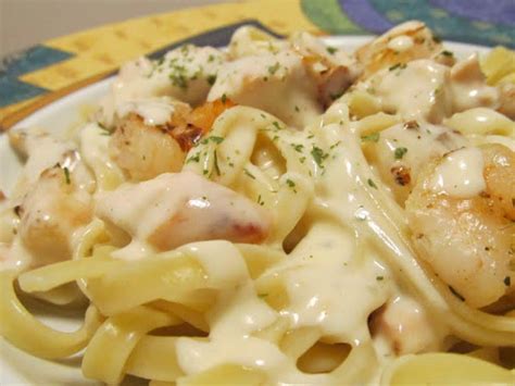 Fettuccine Alfredo With Grilled Chicken And Shrimp Recipe 425