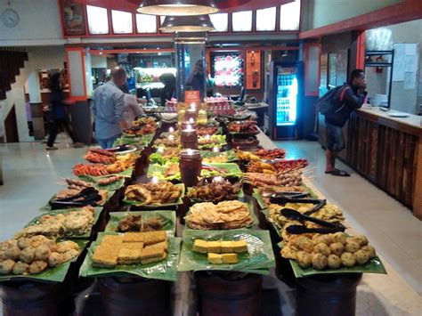 Kuliner nasi bancakan di jalan trunojoyo bandung. Warung Nasi Ampera Dalem Kaum Kota Bandung Jawa Barat ...