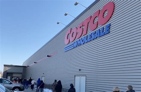 Costco has modified some of the special operating hours for members ages 60 or older again. Costco To Require Everyone To Wear Face Masks