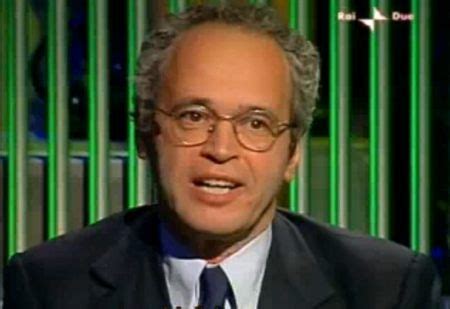 'genitori che lavorano per mantenerli non aiutano i figli'. Enrico Mentana ad Annozero critica Mediaset, video | CineTivu