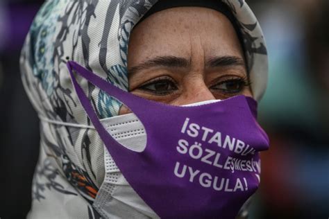 Turquia abandona oficialmente tratado que protege mulheres ISTOÉ