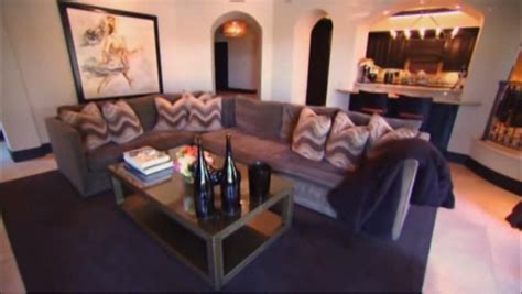 Khloe kardashian's house has an entire room for her hair extensions. khloe kardashian living room | Cozy house, Living room ...