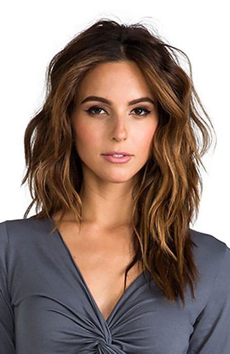 If you're looking for the most subtle way to ease into caramel hair, you'll hit the jackpot with a money piece.to achieve the perfect money piece, your colorist will paint highlights onto the strands framing your face to create a brightening sun kissed effect. Pin on brown with highlites