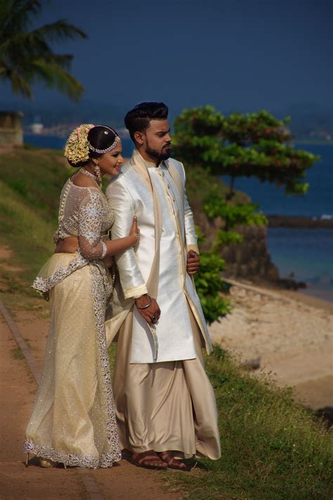 Pakaian untuk anak perempuan, dresses warna pink murah meriah. Sri Lankan Couple standing near the beach! #wedding #beach ...