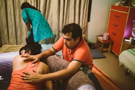 Meet A Photographer Who Wants To Popularise Home Births With These