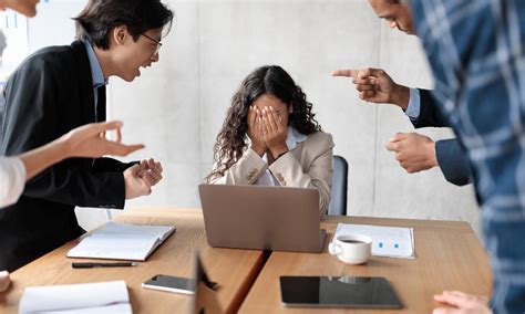 Mobbing o acoso laboral qué es síntomas y cómo evitarlo en el trabajo