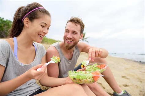 The Travelers Lifestyle And Their Healthy Travel Foods And Temptations