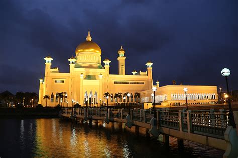 Sultan Omar Ali Saifuddin Mosque World Lighting Journey Lighting