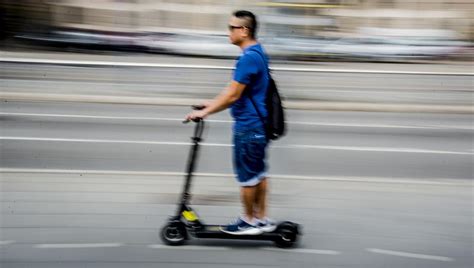Cabify recientemente recluta para puestos de trabajo: Cabify lanza un servicio de patinetes eléctricos ...