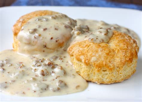 Southern Buttermilk Biscuits And Sausage Gravy Daisys World Tomas
