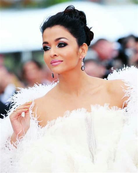 Pin By Artrest On Aishwarya At Cannes Actress Aishwarya Rai Wedding Dresses Lace Beauty