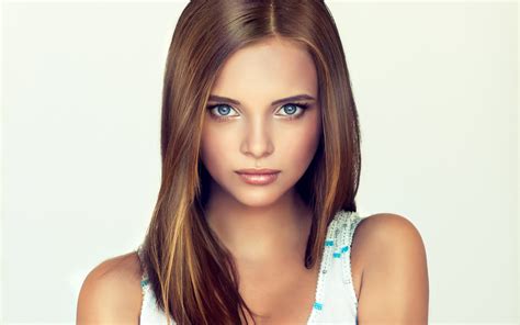 Sexy Slim Blue Eyed Long Haired Blonde Teen Girl Wallpaper 4703