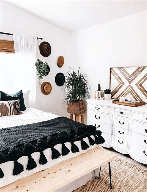 10 Bright And Airy Black And White Boho Bedroom Ideas Diy Darlin