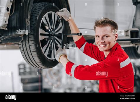 Portrait Happy Mechanic Garage Staff Worker Enjoy Car Service Tire