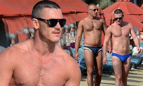 Indofilm berkomitmen untuk menjadi situs nonton online terlengkap dan terupdate. Shirtless Luke Evans hits the beach with male companion in ...