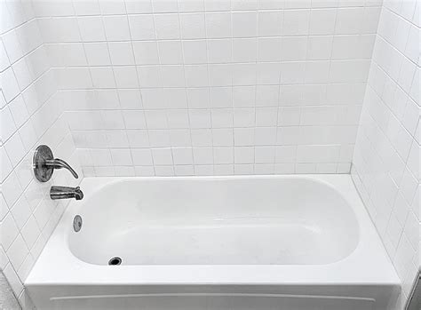 Bathtub refinishing is a cost effective bathroom makeover alternative to replacing a bathtub that is worn out, damaged, hard to clean, or simply a dated color. Can You Refinish Fiberglass Tubs? | Rapid Refinishing Co.