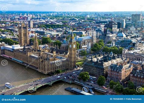 Vista Aérea De Londres Con Las Casas Del Parlamento De Big Ben Y De La