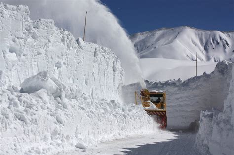 How To Clear A Path Through 60 Feet Of Snow Japanese Style Atlas Obscura