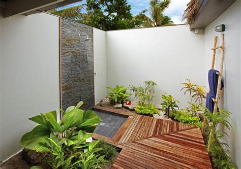 25 Wonderful Tropical Bathroom Design Ideas