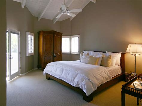 A new lighting fixture can serve as the centerpiece of your bedroom and is likely to remain on your ceiling for a number of years as fads come and go. Master bedroom ceiling fans - 25 methods to save your ...