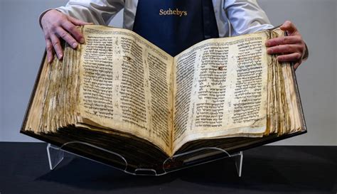 Codex Sassoon La Biblia Hebrea Más Antigua Se Exhibe En Israel
