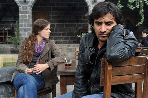 Ödüllü yönetmen Özcan Alper in tüm filmleri BluTV de