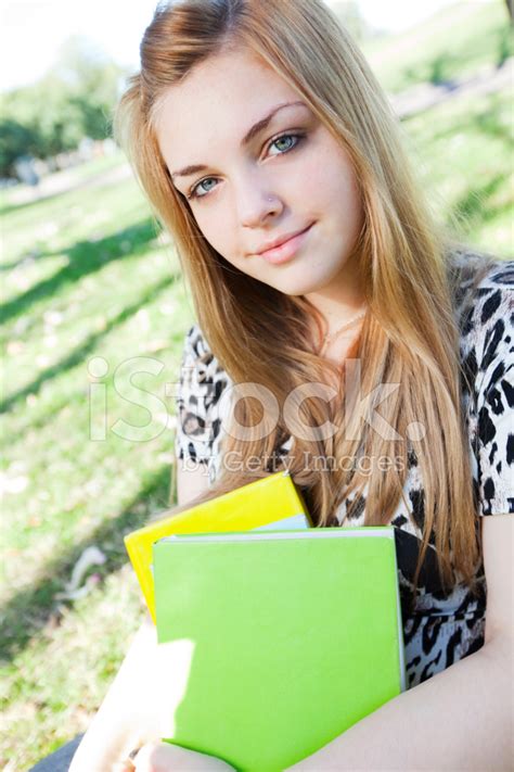 Foto De Stock Chica Adolescente Con Libros Libre De Derechos Freeimages
