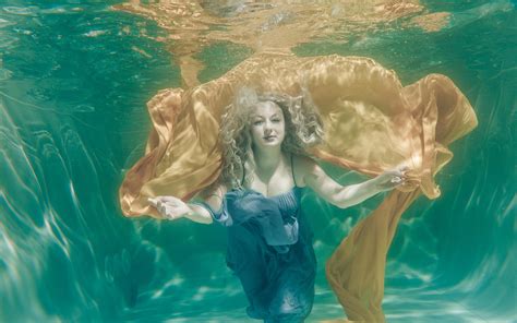 Tips For Shooting Underwater Portrait Photography