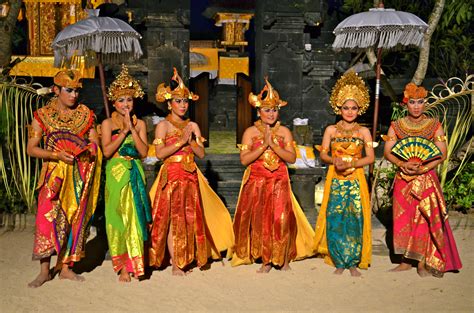 Saya ingin mengetahui kapan saja ada rerainan/hari penting umat hindu. Kalender Hindu Bali Pdf - PUJA TRI SANDYA, Kewajiban ...