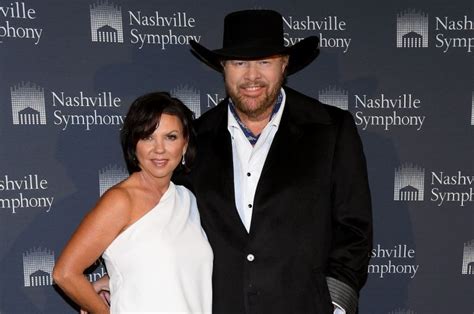 Toby Keith And Tricia Lucus Inside Their Love Story Country Now