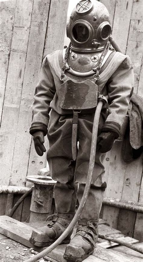 Pin By Tom Capizzi On Historic Deep Sea Diving Suit Diving Suit