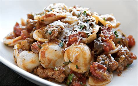 Pasta melanzane e salsiccia presentazione. Orecchiette Salsiccia e Melanzane, un primo facile e ...