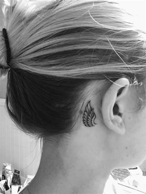30 Charming Behind The Ear Tattoos For Ladies In 2020 Tiny Tattoo Inc