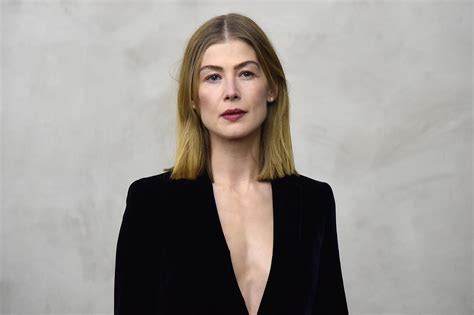 Rosamund Pike Measurements In Details Height Weight Body Size