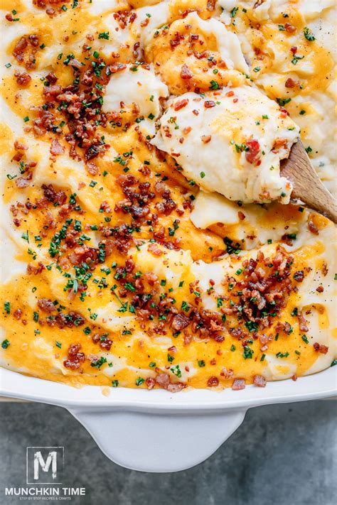 Thanksgiving is one of my favorite holidays, but with a gathering of just six people, we're often stuck with quite a bit of thanksgiving recipes. The Best Loaded Mashed Potato Casserole - Munchkin Time