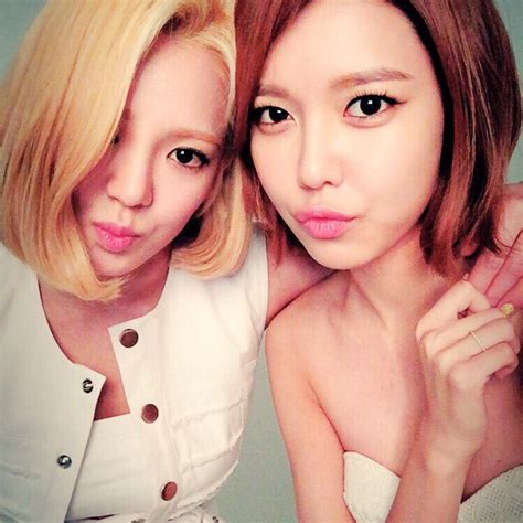 Snsds Sooyoung And Hyoyeon Posed For A Gorgeous Selca Wonderful Generation