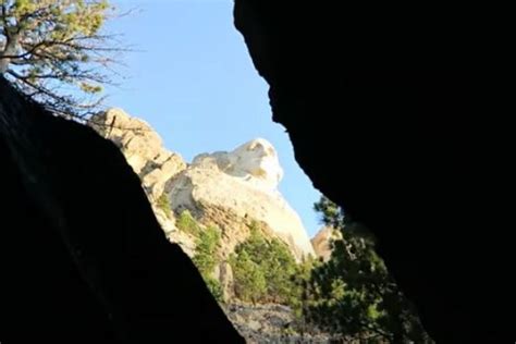 Mount Rushmore Cave Hot 1047