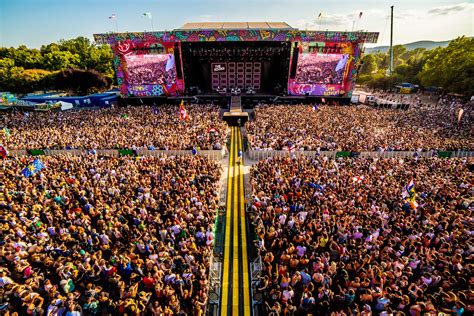 The city has an estimated population of 1,752,286 over a land area of about 525 square kilometres (203 square miles). Sziget festival Budapest