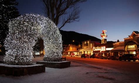 jackson hole town square center  wyoming alltrips